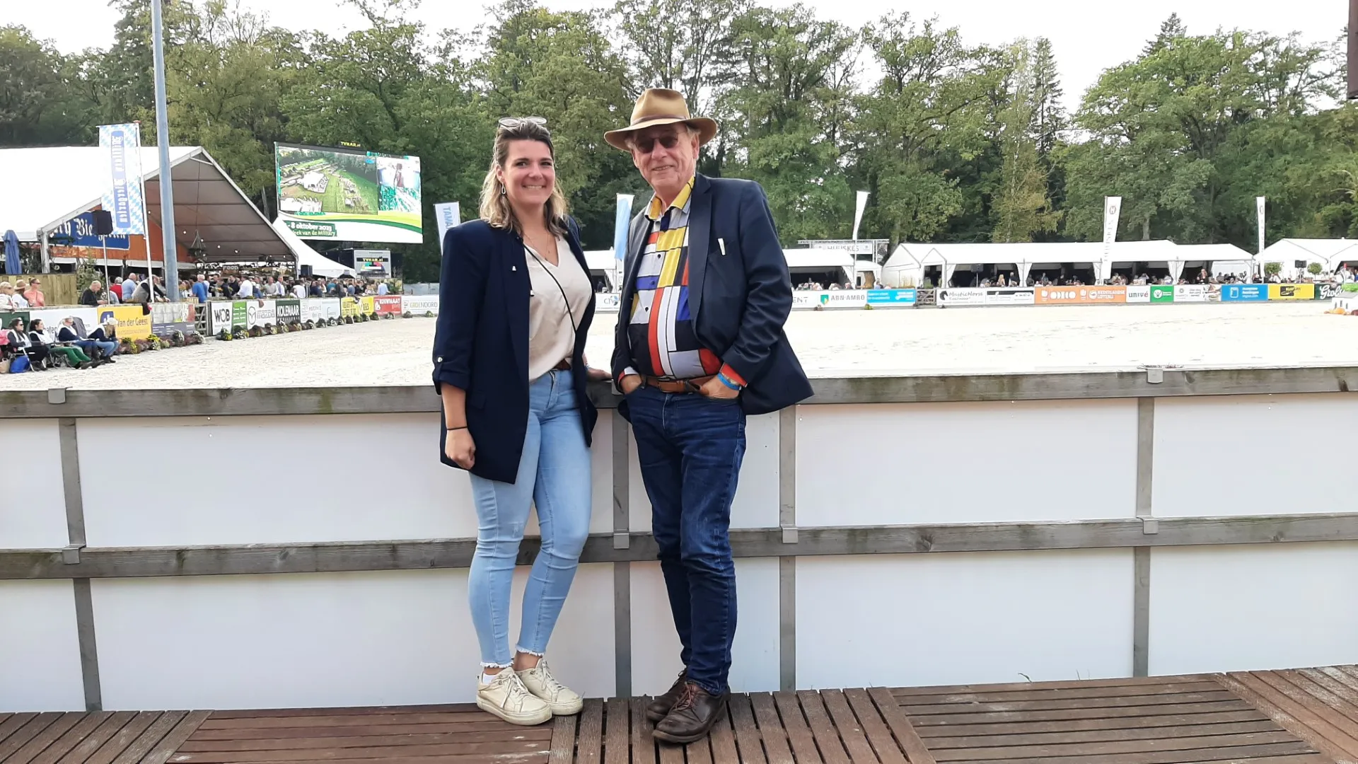 Jacob Melissen, sinds midden jaren zeventig met een onderbreking van ongeveer tien jaar perschef van Military Boekelo, met zijn opvolgster Loes Wielheesen. 