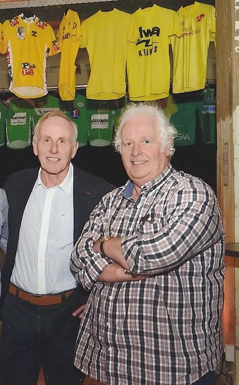 Henk Theuns (rechts) met Joop Zoetemelk.