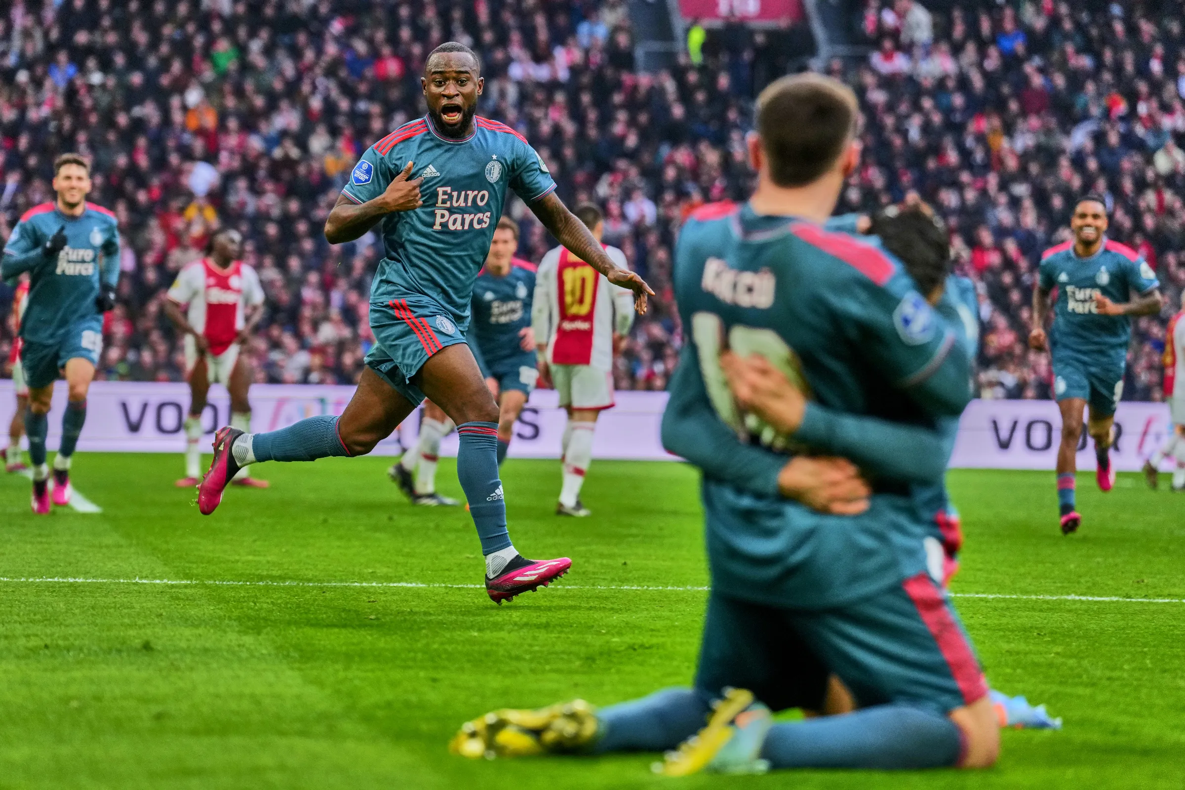 Winnaar Sportfoto van het Jaar 2023 (publieksprijs) 19 maart 2023. AMSTERDAM. Lutsharel Geertruida juicht na het scoren van de 2-3 tegen Ajax in de Amsterdam Arena. Tom Bode.