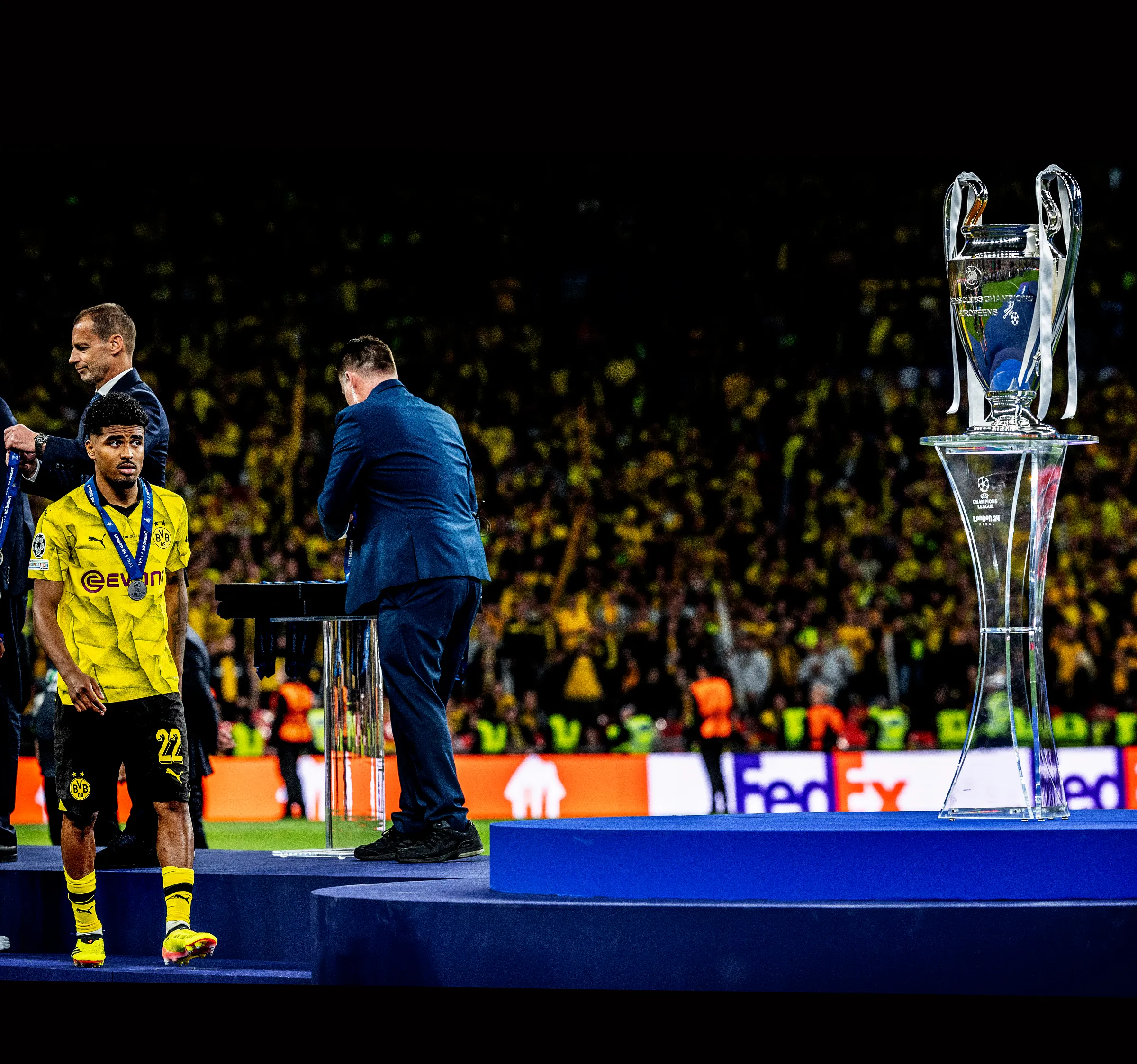 Los van de problemen in de mixed zone was het voor fotografen een feest om de enerverende finale vast te leggen. Zo fotografeerde Pim Ras de teleurgestelde Ian Maatsen, die sip keek naar de gemiste Cup met de grote oren.  