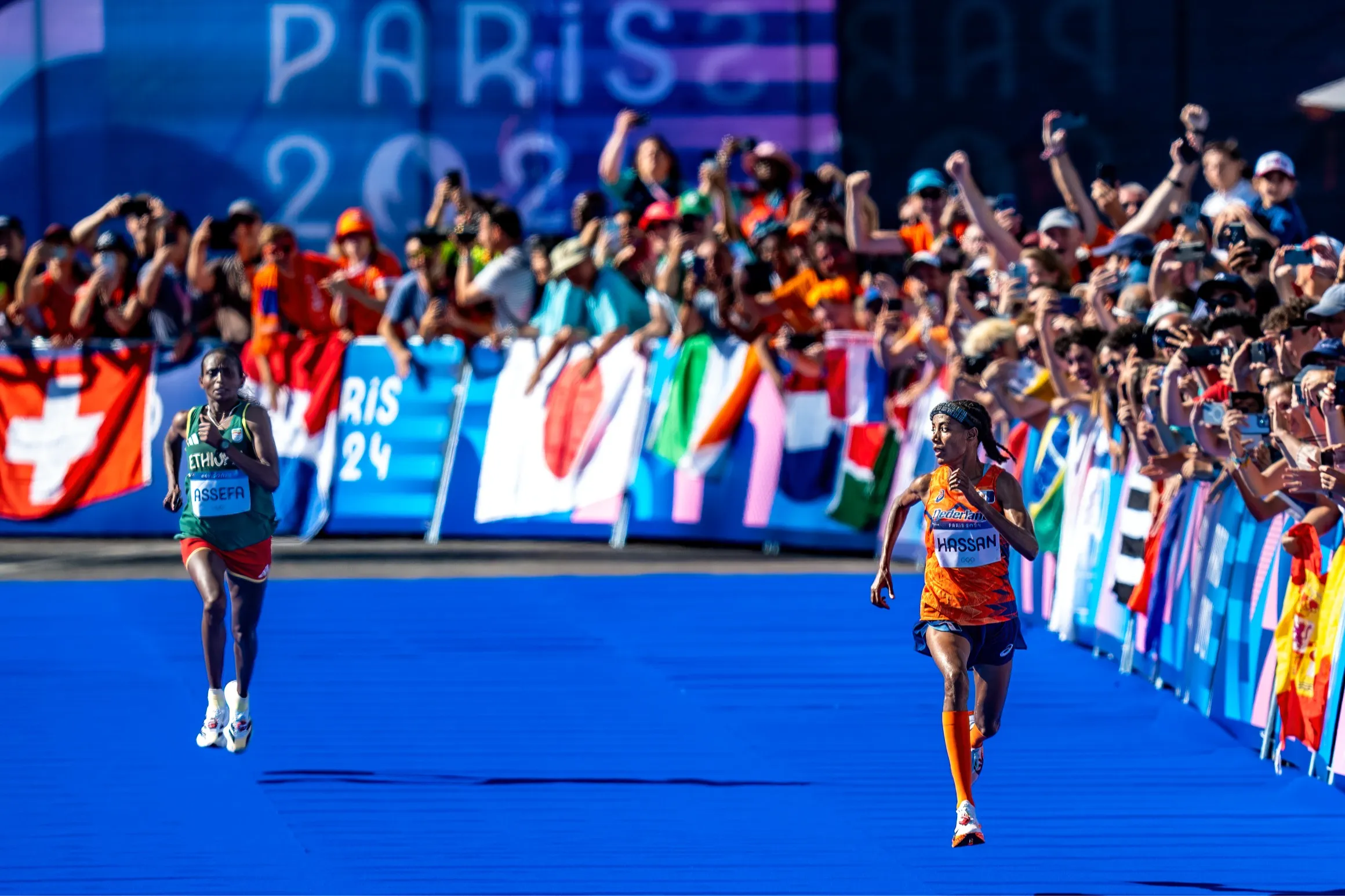 Sifan Hassan wint Olympisch goud op de marathon. FOTO RONALD HOOGENDOORN