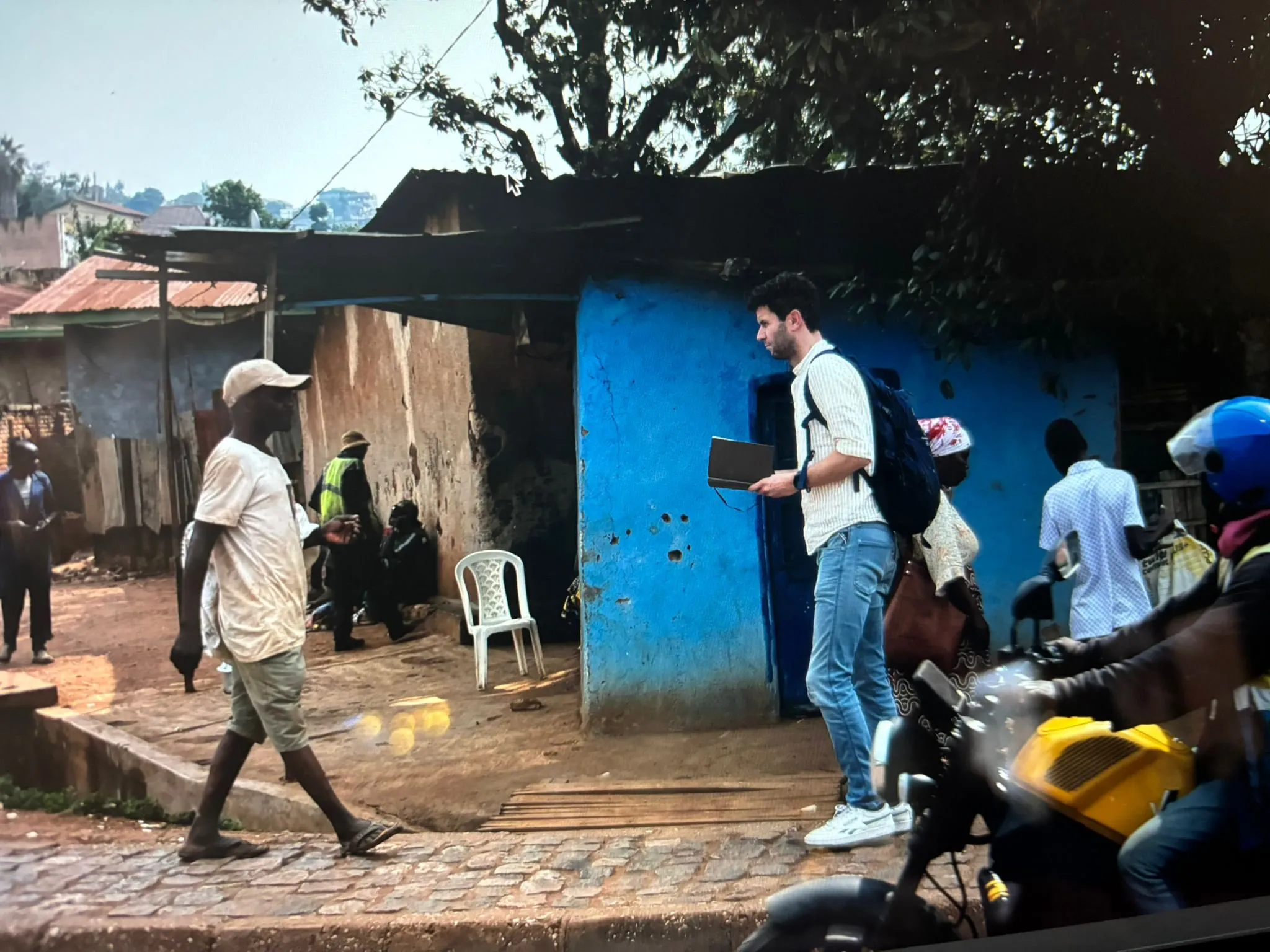 Thomas Sijtsma inspecteert het parcours van de WK wielrennen in Rwanda, inclusief de Muur van Kigali.