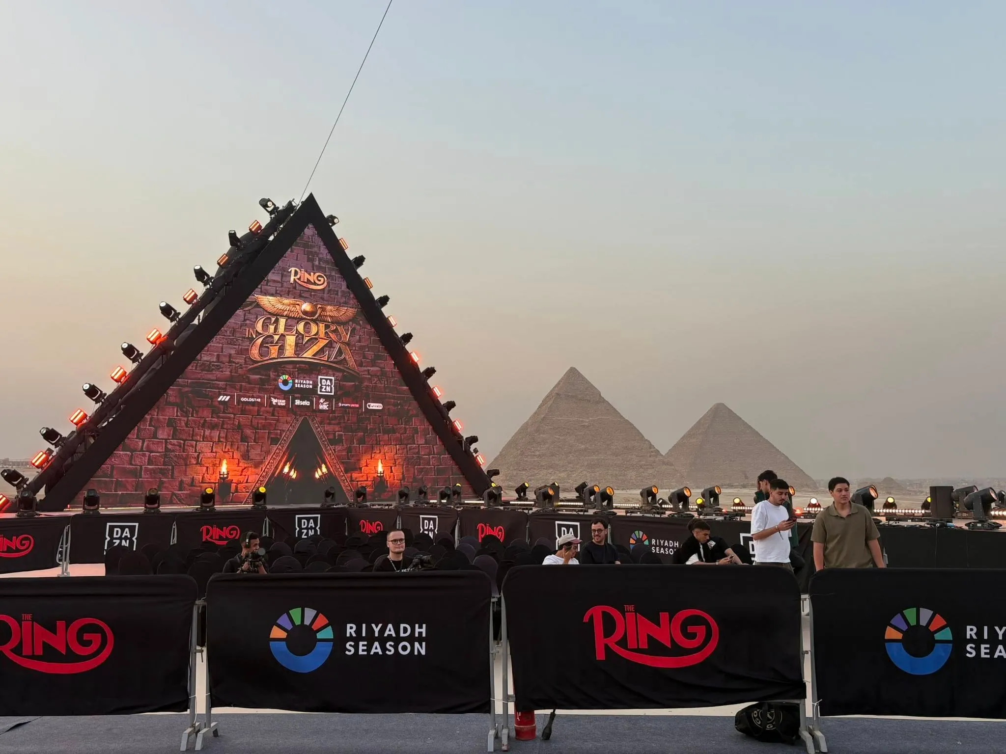 Het boksstadion nabij de Egyptische piramiden.