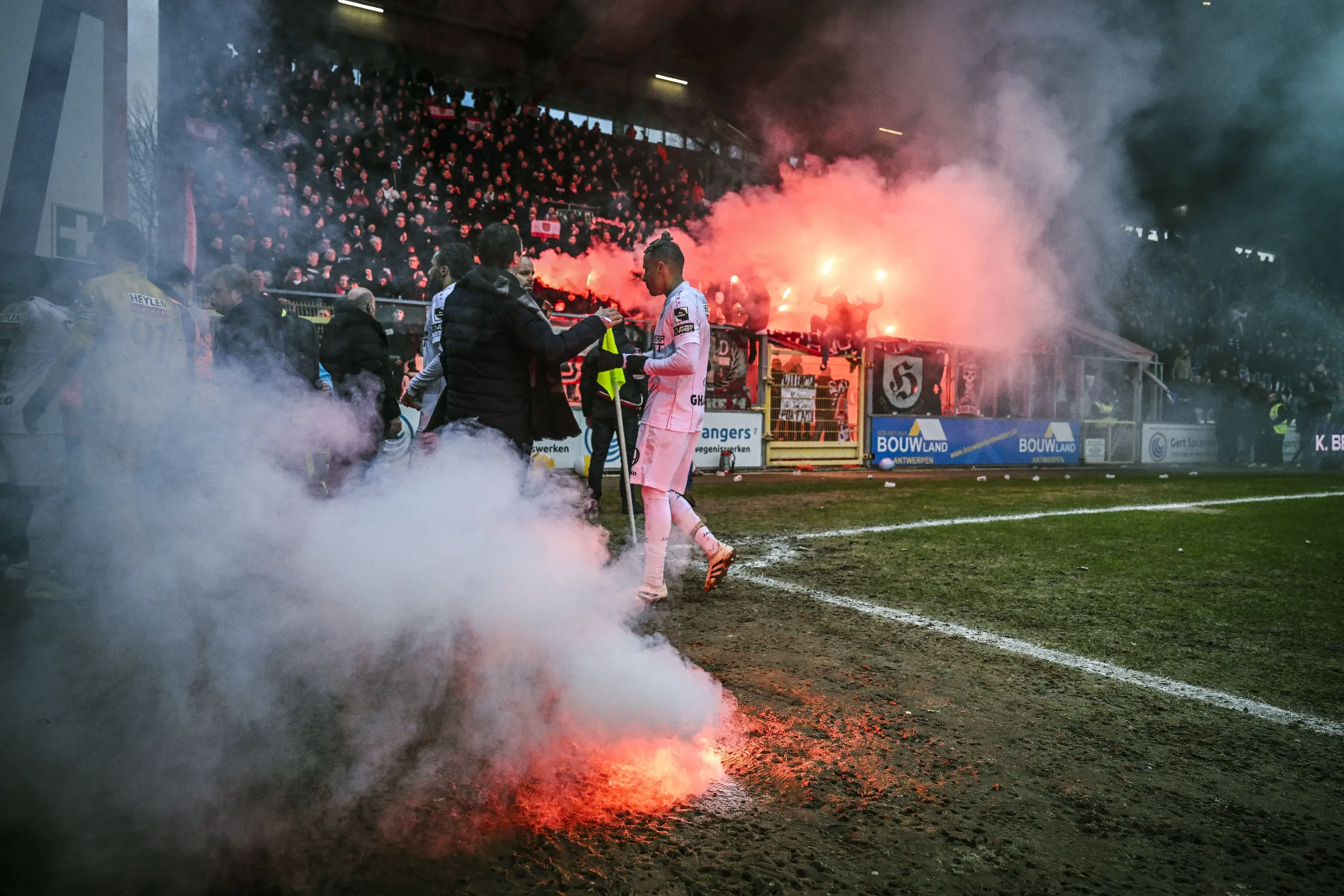 Sportspress.be vraagt om volledige verbanning vuurwerk uit stadions