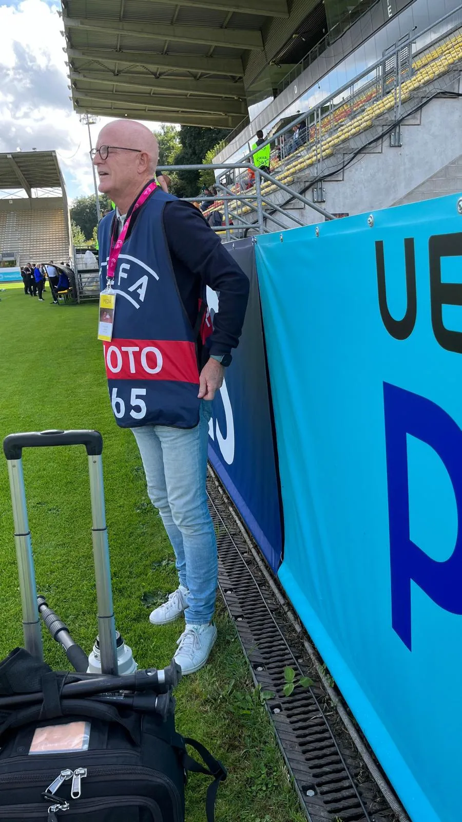 Fotograferen op UEFA EK vrouwen U19 achter manshoge boarding