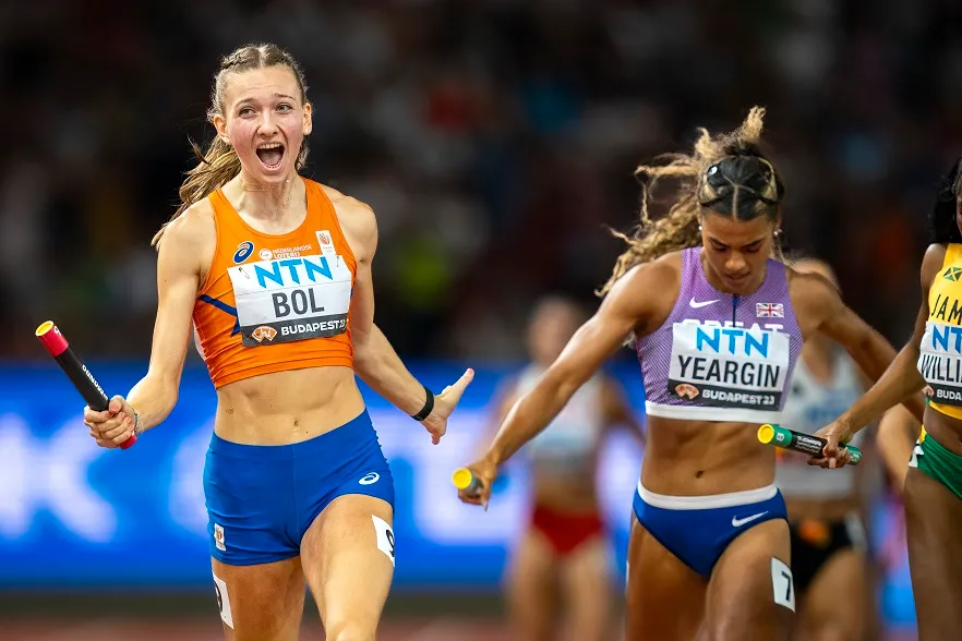 Journalisten op WK atletiek zetten records met sprints door trappenhuizen 