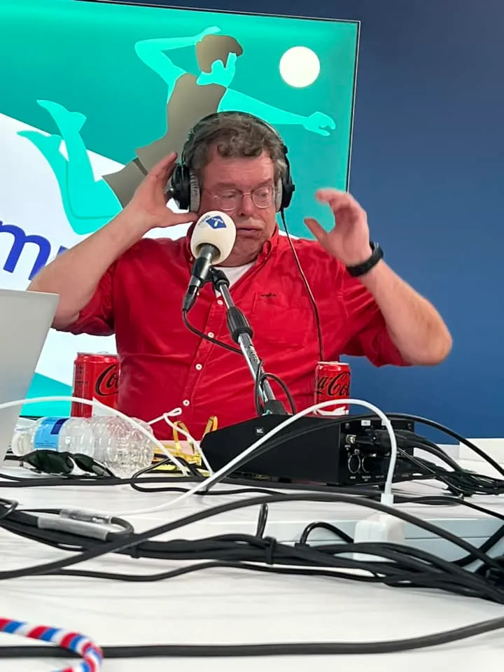 Andy Houtkamp maakt ‘rentree’ bij Volleybal Nations League met commentaar voor slechtzienden