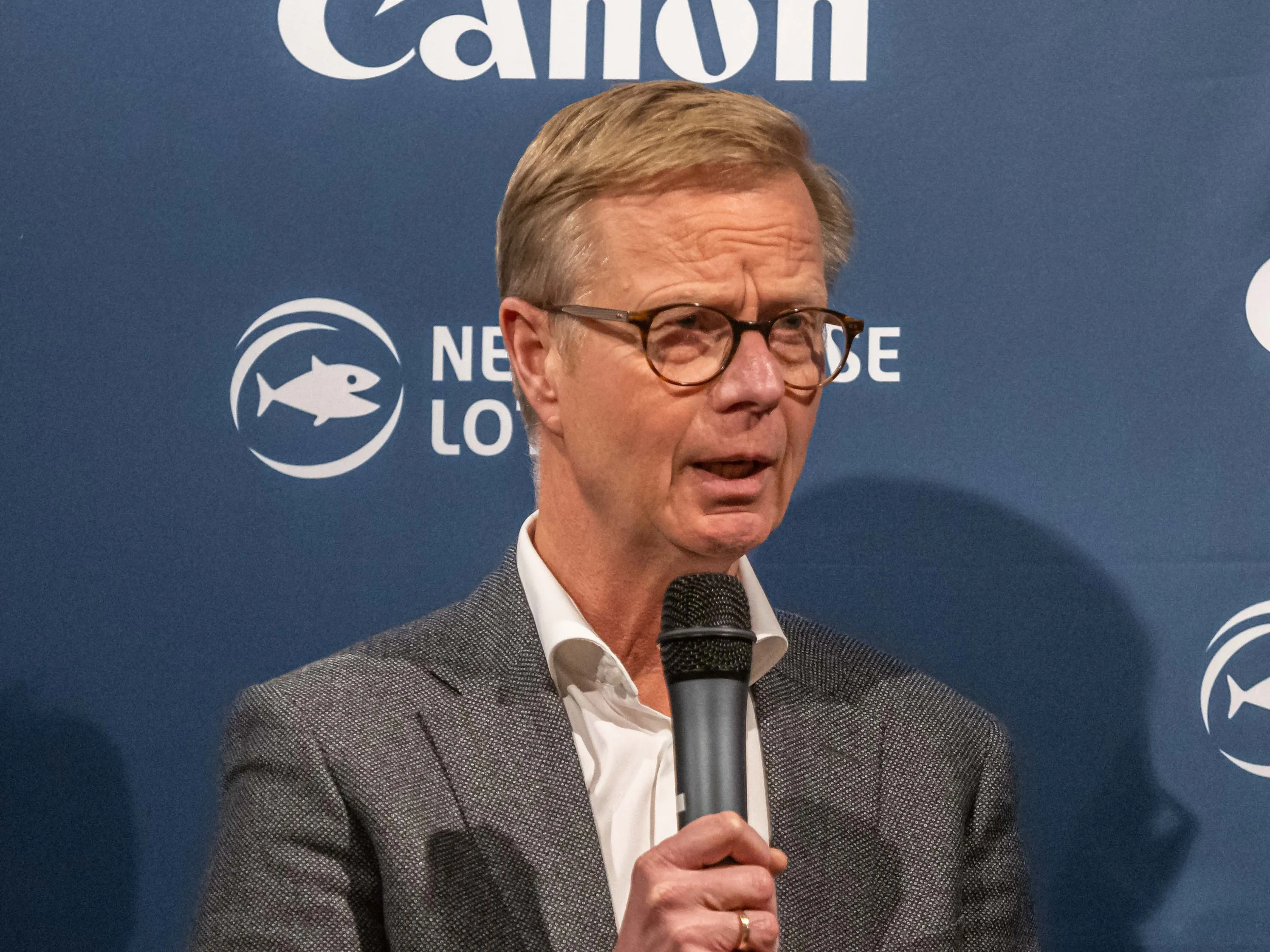 Arno Vermeulen zwaait af. ‘Mensen van het weer en voetbalverslaggevers krijgen het meeste commentaar’